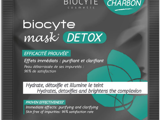 Le charbon végétal contenu dans ce masque Biocyte hydrate, détoxifie et illumine immédiatement votre teint.